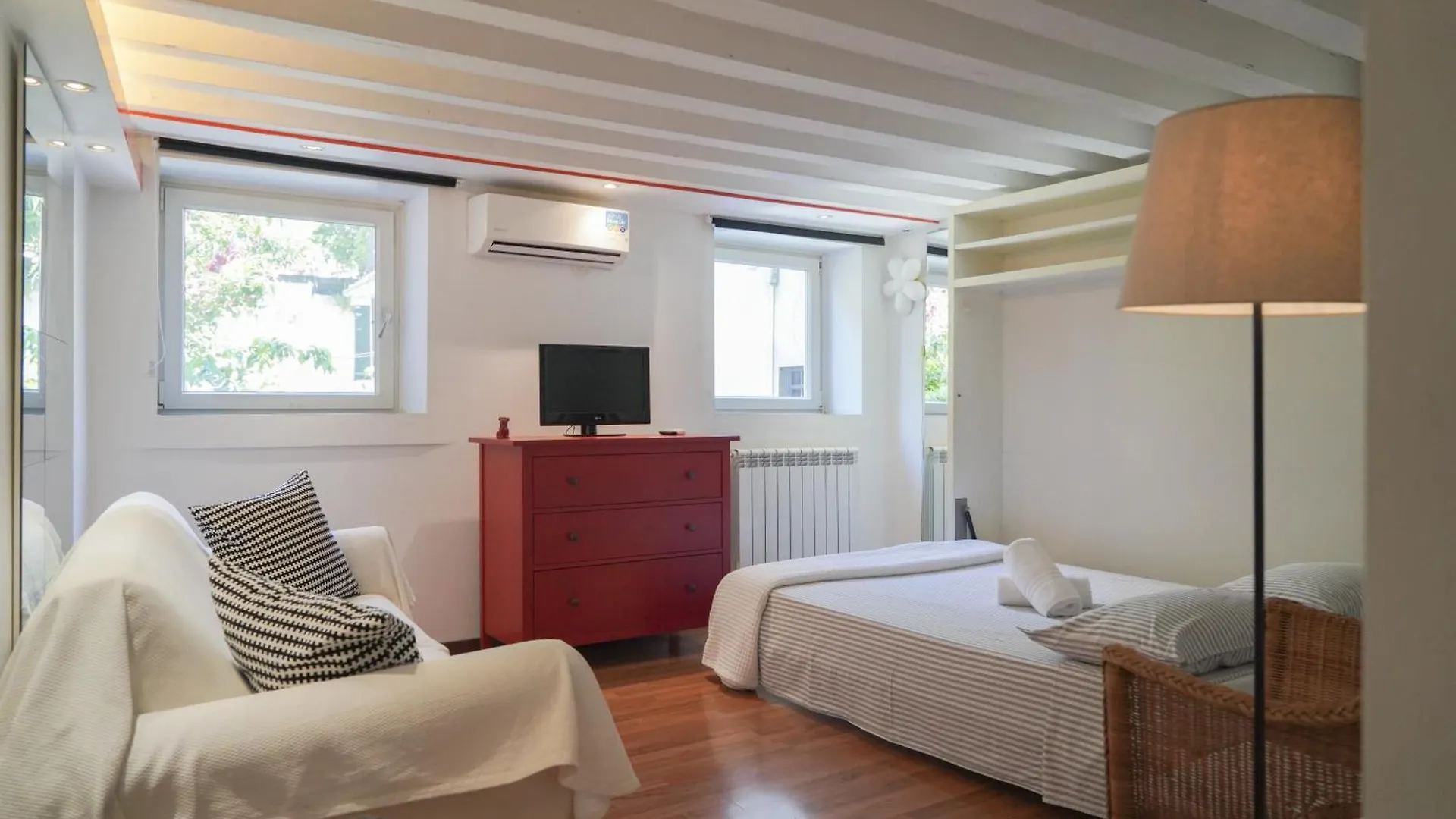 Melusina Homes Βενετία 0*,